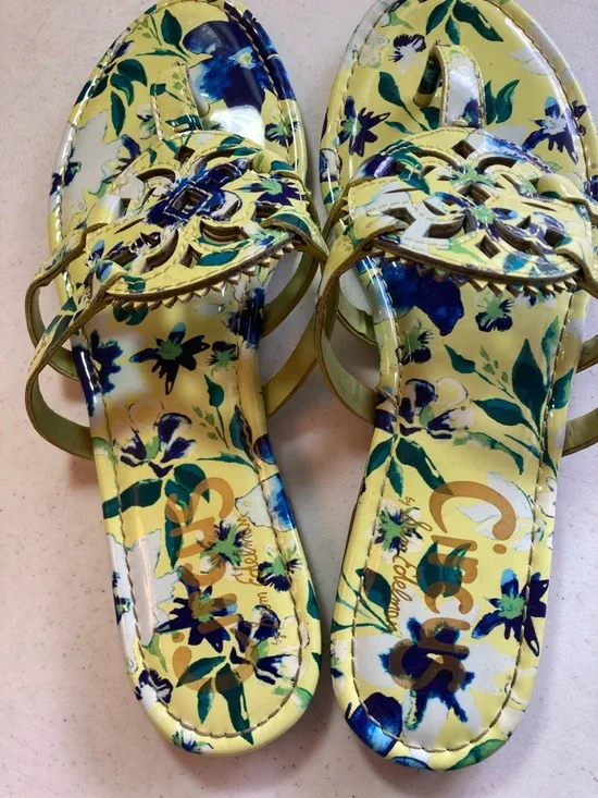 Circus by Sam Edelman Yellow Floral Cutout Medallion Slide Sandals - Picture 6 of 6